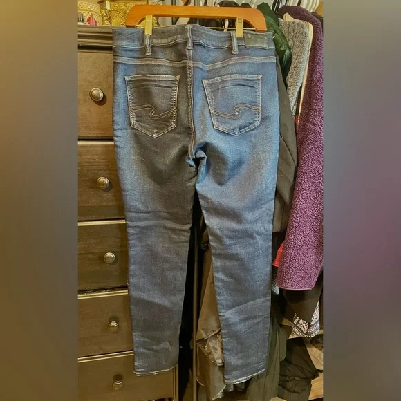 Silver Jeans, dark wash with a worn in look. Size W32/L31 AIKO high skinny - Picture 2 of 4
